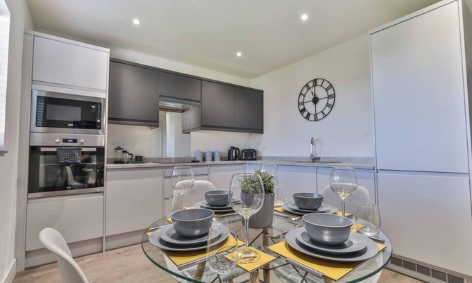 Sheffield Casa | Modern, Cosy Whole house WiFi close to attractions