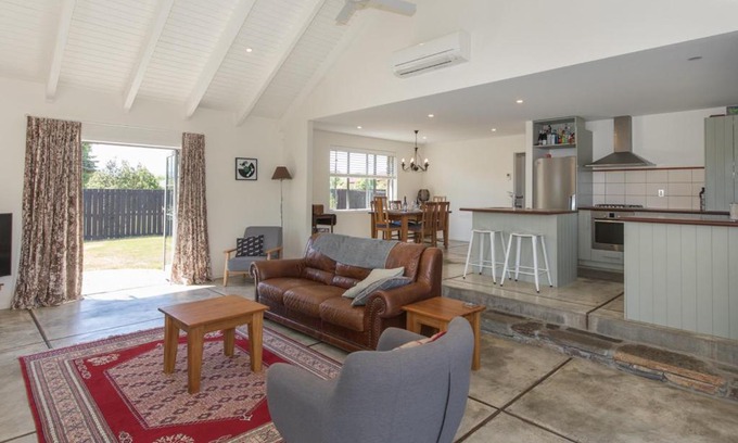 Albert Town Casa | Modern Cottage Charm - Albert Town near Wanaka