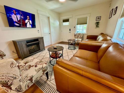 Historic District Casa | Modern Cottage Downtown. Pet Yes
