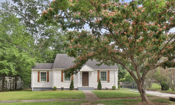 Columbus Casa | Modern Cottage in Columbus