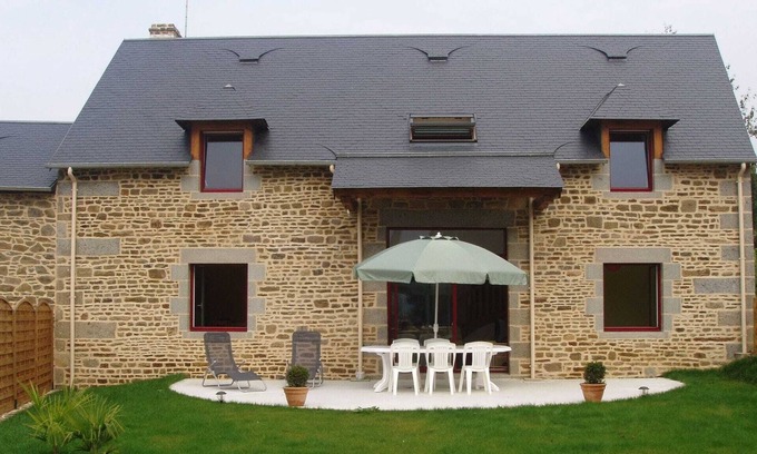 Isigny-le-Buat Cabaña | Casa de campo moderna en Normandía con gran jardín