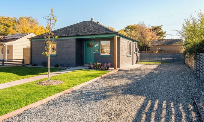 North Aurora Casa | Modern Cottage near Hospital