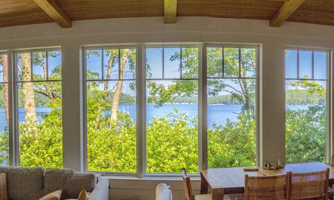 Plymouth Cabaña | Modern cottage on the shore of beautiful Long Pond