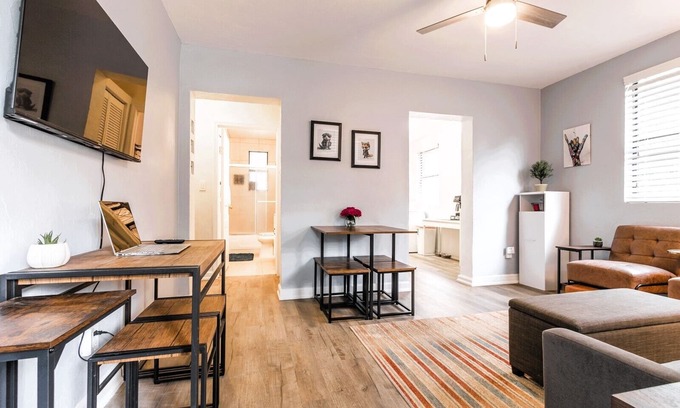 Gainesville Casa | Modern Cottage-Pets Welcome/5 min to UF & Hospitals
