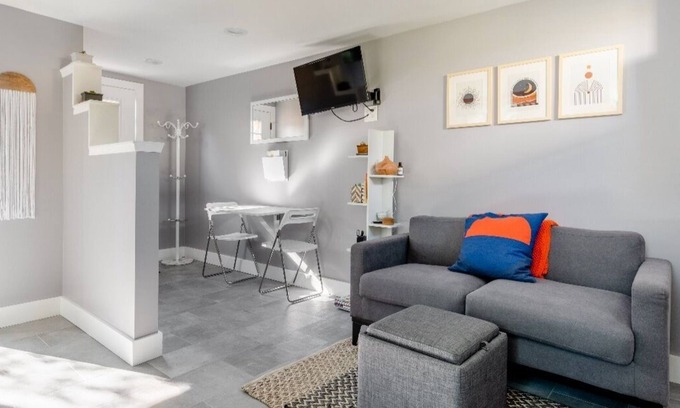 Oakland Casa | Modern cottage with full kitchen & private patio.Close to great hiking trails!
