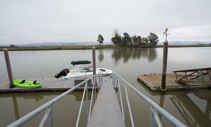 Napa Cabaña | Modern Cottage with Private Dock and large yard on Napa River