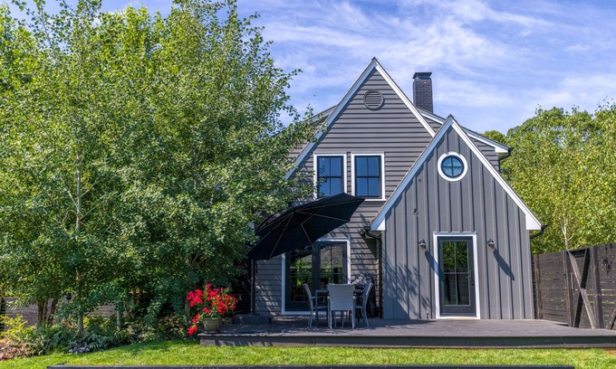 Mattituck Casa | Modern country cottage - 5 min to beach, farm stands, and vineyards