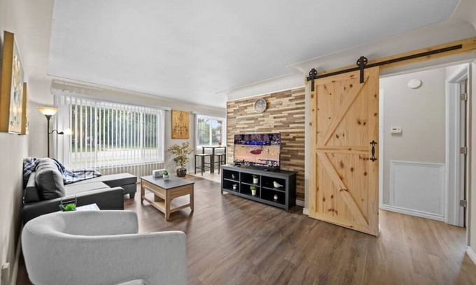 Shelby Township Apartamento | Modern Cozy 1 Bedroom Apartment in Shelby Township