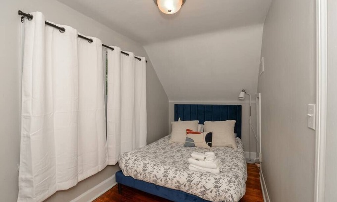 Brook Park Casa | Modern & Cozy 2BR Home – Elevate Your Stay!