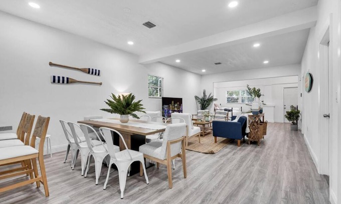 Little Haiti Casa | Modern & Cozy 5BD House in Buenavista/DesignDistrict