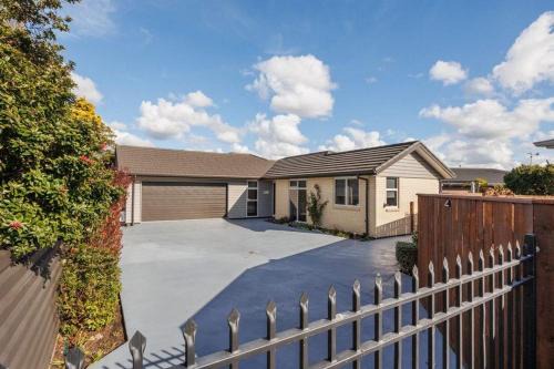 Palmerston North Casa | Modern, Cozy and Spacious 3 bedroom Home near City Centre