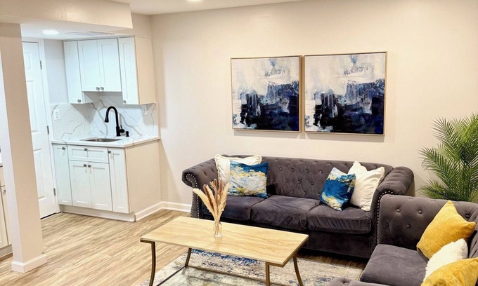 Lorton Casa | Modern Cozy Basement Apartment with WiFi and A/C.