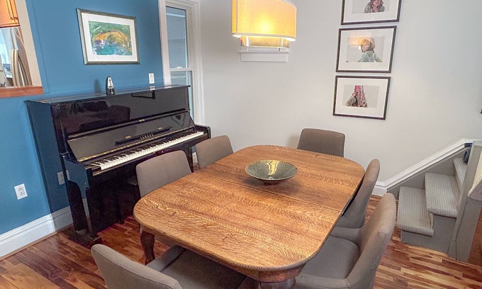 Midtown Toronto Casa | Modern, cozy downtown home with everything you need.