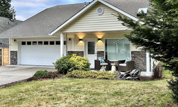 Coupeville Casa | Modern, cozy home in private beach community Admirals Cove