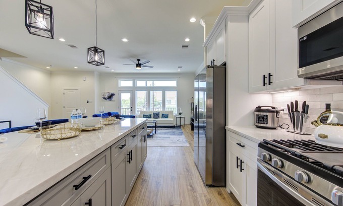 Greater Third Ward Casa | Modern Cozy Home with King Bed