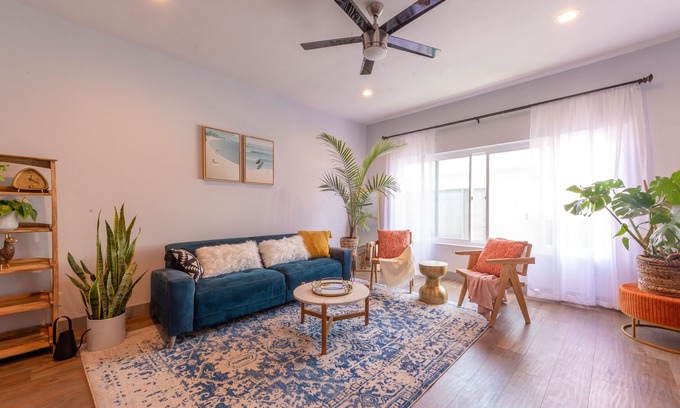 Wilshire Montana Apartamento | Modern & Cozy Spacious 1BR/1BA – 0.6 mi from the Beach