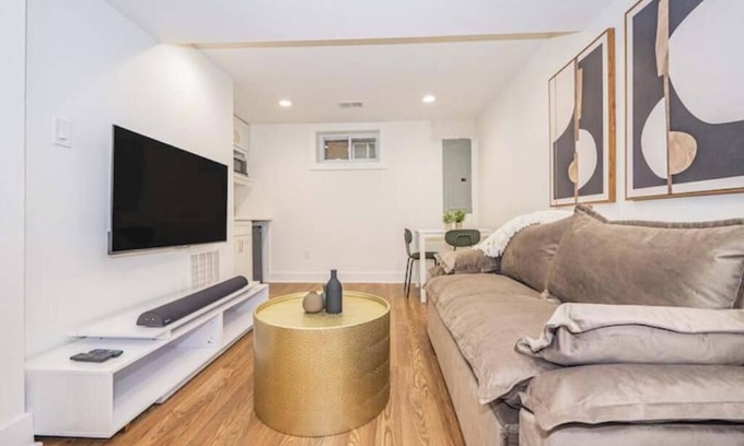 Fairlawn Apartamento | Modern & Cozy Suite Centrally Located Free Parking