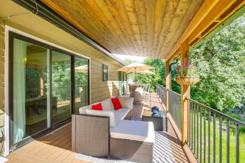 Oregon Coast Casa | Modern Creekside Retreat 1 Mi to Spirit Mtn Casino