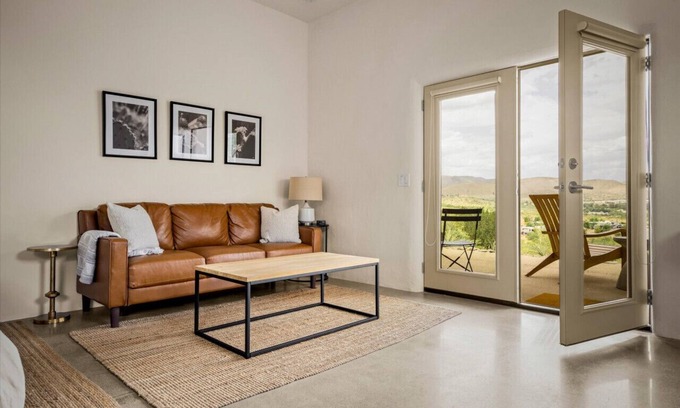 Clarkdale Apartamento | Modern Desert Retreat at Penumbra · Suite 5
