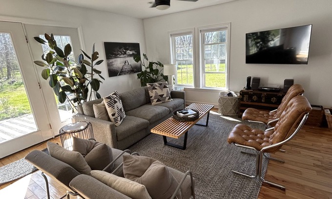 Sawyer Casa | Brillante diseñador moderno Maple Street Beach House