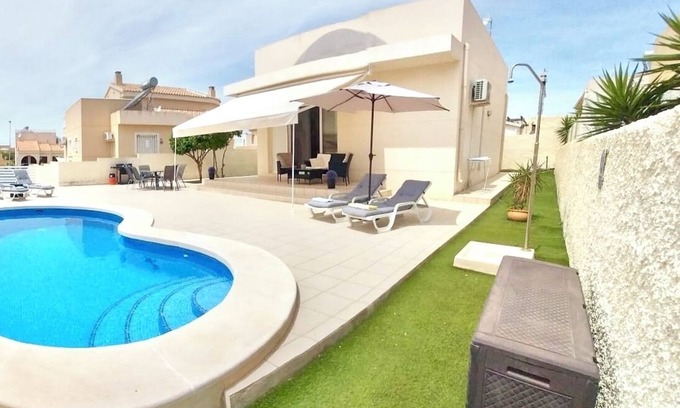 Rojales Villa | Villa Rio - Villa independiente de 2 dormitorios y 2 baños con piscina privada en Quesada.