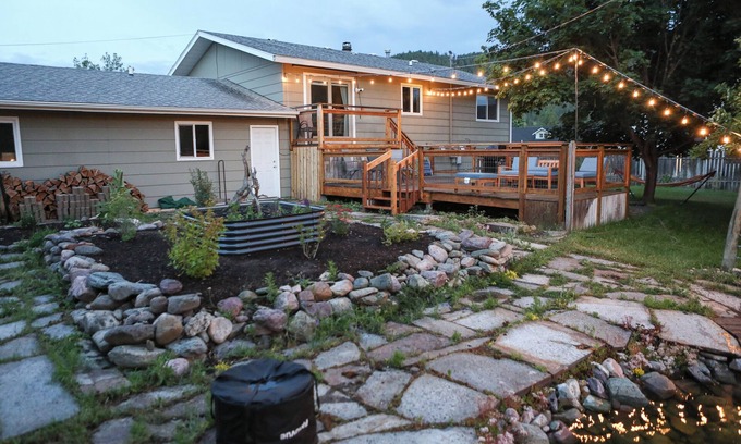 Upper Rattlesnake Casa | Modern dog-friendly retreat, with large deck, gardens, pond, and trails.