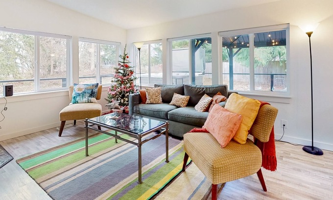 Marysville Casa | Modern dog-friendly home with private hot tub, fantastic deck, & woodstove