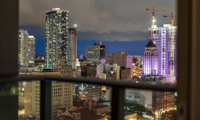 Overtown Condominio | Modern Downtown 2BR Condo in the Heart of Miami Infinity Pool & Resort Amenities