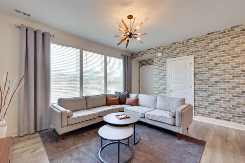 Wake Forest Apartamento | Modern Downtown Apt with Balcony in Wake Forest!
