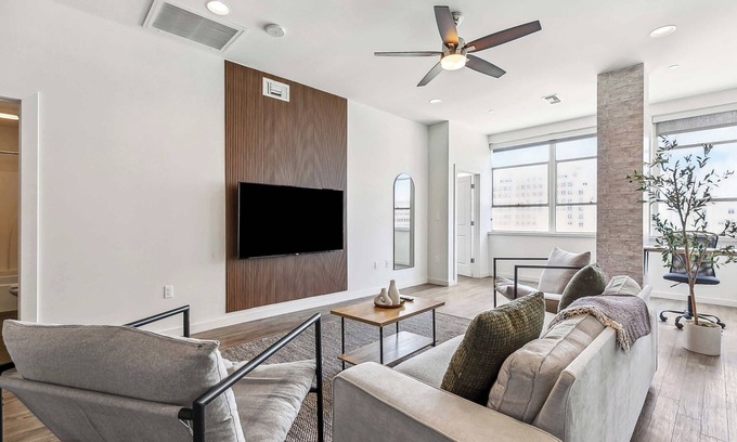 Historic Downtown Baton Rouge Apartamento | Modern Downtown High-Rise Apartment