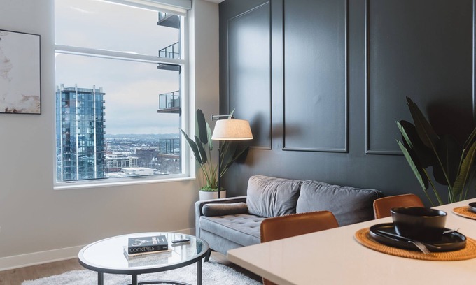 The Gulch Apartamento | Modern Downtown Nashville Studio – Free Parking, In-unit WD, WiFi with Views!