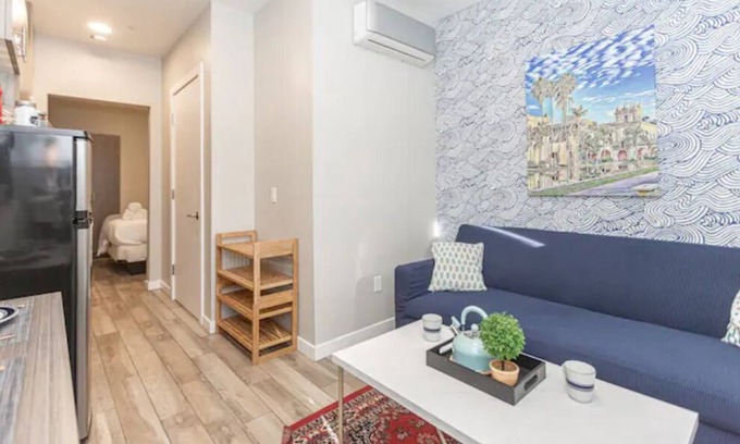 Midway District Casa | Modern Downtown 💎 WiFi, Cable, Parking, Comfy Bed