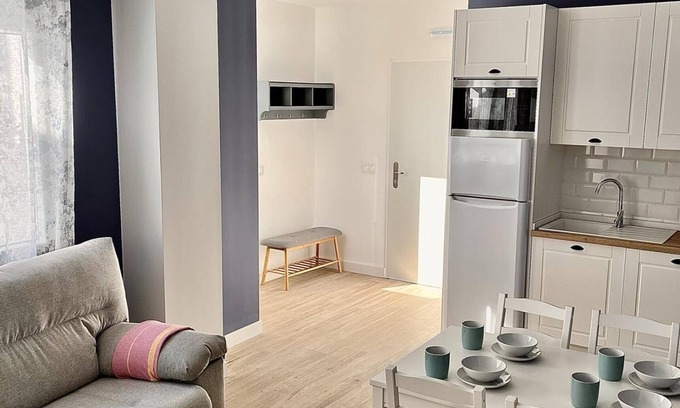Capuchinos Apartamento | Dúplex moderno 2 hab, terraza, Wi-Fi, aire acondicionado en Málaga