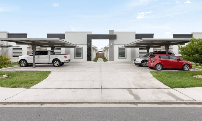 Pharr Apartamento | Modern Duplex with Fully Upgraded Amenities