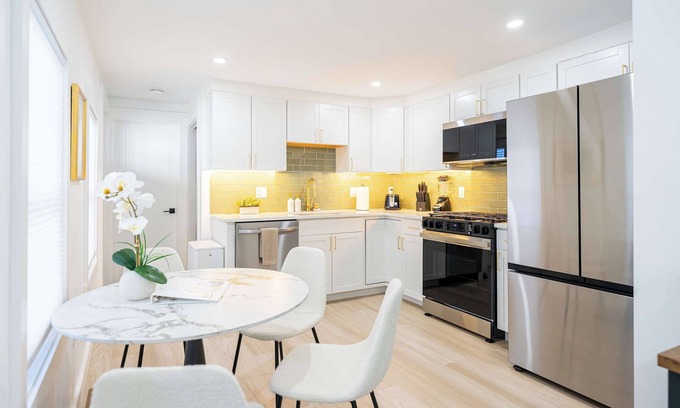 Eagle Hill Apartamento | Modern East Boston 2 Bed 2 Bath