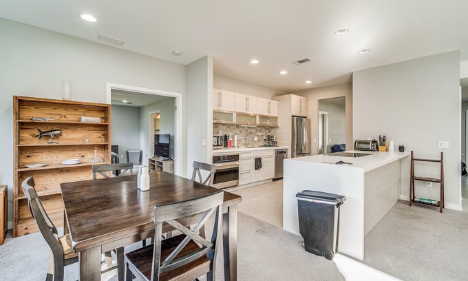 East Hill Casa | Modern East Hill Home, Premier Location!