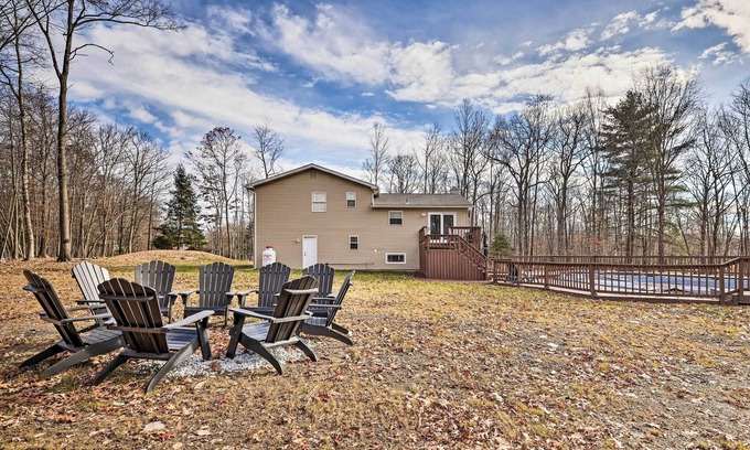 East Stroudsburg Casa | Modern East Stroudsburg Home w/ Pool + Fire Pit