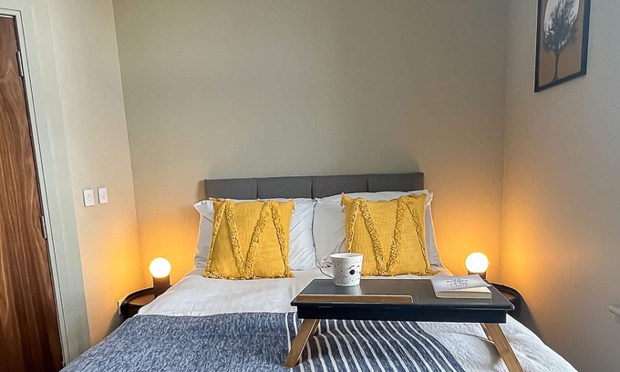 Easton Apartamento | 8 Bedroom-Apartamento-Baño con ducha