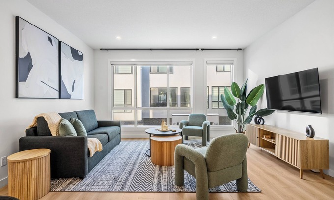 Sage Hill Casa | Modern Elegance & Comfort – 3BR + 3 Ensuites, AC
