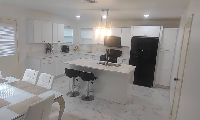 Dallas Casa | Modern & Elegant 3-bedroom home in Dallas, Texas.