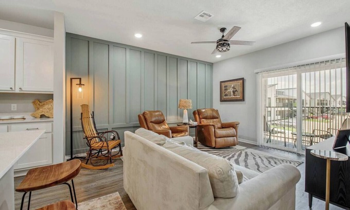 Bryan Apartamento | Modern Escape - Allen Park