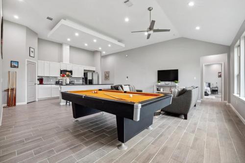Cedar Creek Casa | Modern Escape in Cedar Creek
