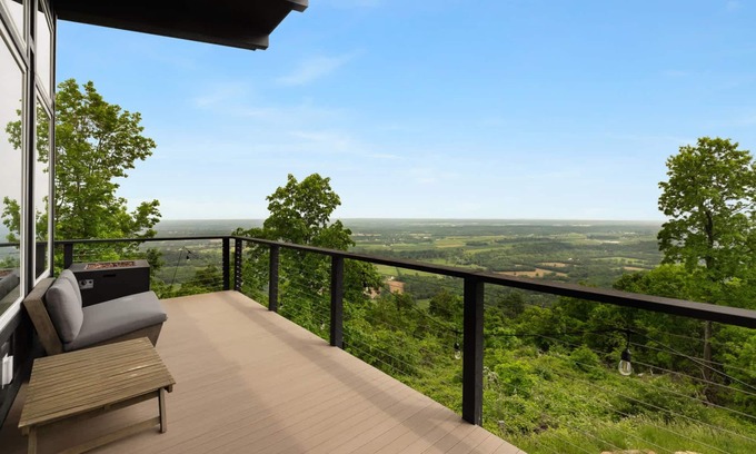 Ridgeway Chalet De Esquí | Modern Escape w Mountain Views, Fire Pit & Swing