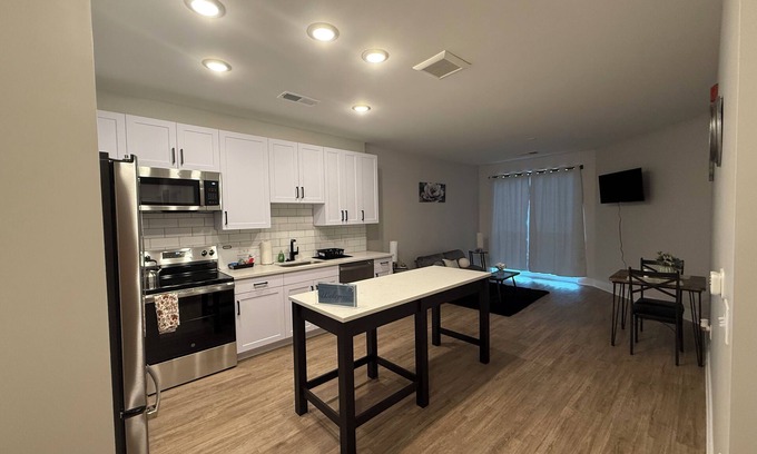 North Chesterfield Apartamento | Modern Escape w/Pool & SkyLounge/New Build,Upscale Vibe