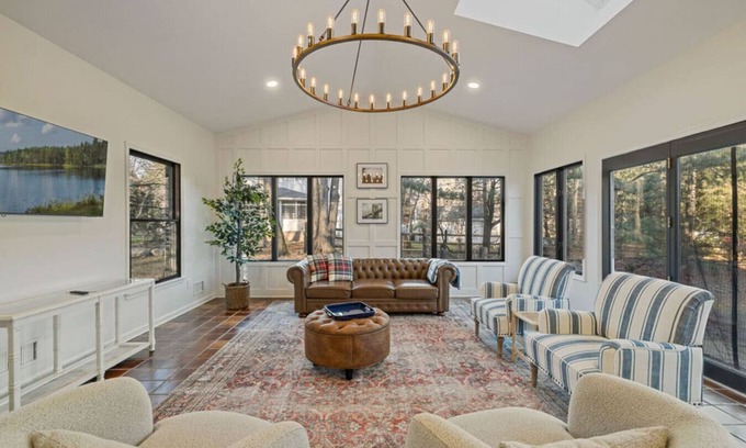 Montebello Casa | Modern Estate: Theater, Fire Pit & Vibes!