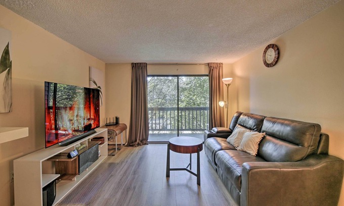 Renton Condominio | Modern Family Condo ~ 12 Mi to Downtown Seattle!