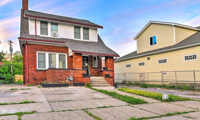 New Center Detroit Casa | Modern Family-Friendly Getaway: 4 Mi to Dtwn!
