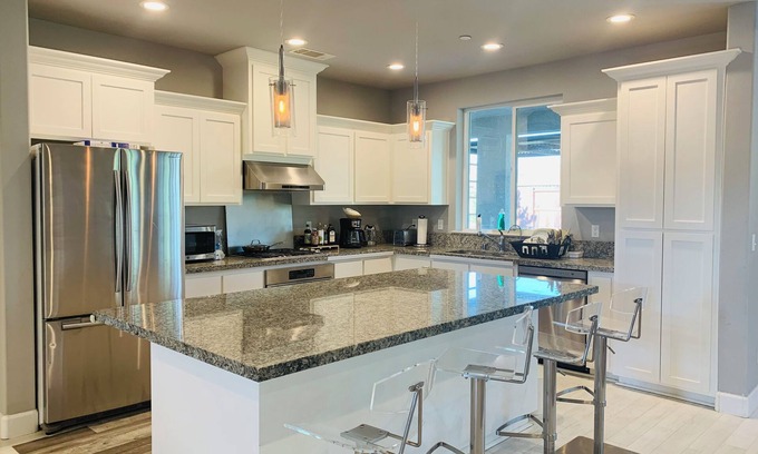 Columbia Casa | Modern family home in a quiet neighborhood near Bethel! 4 bedrooms and 3 baths!