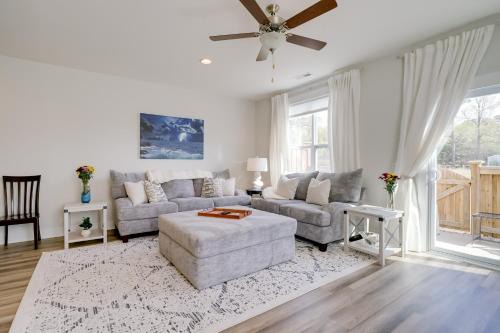 Hampstead Casa | Modern Family Home in Hampstead with Patio and Grill!