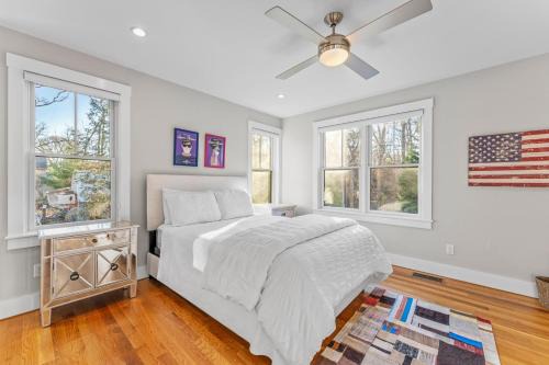 Vineyard Haven Casa | Modern Family Home Walkable to Town